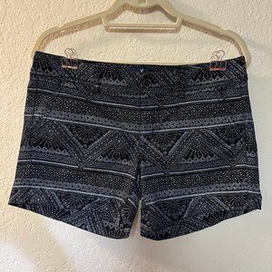 Like-New AE Aztec Pattern Black and White Cotton Shorts - US 8 Midi Rise